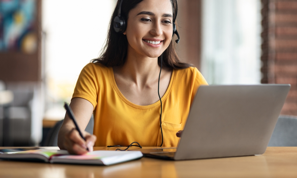 Quais são as vantagens de aprender inglês online?