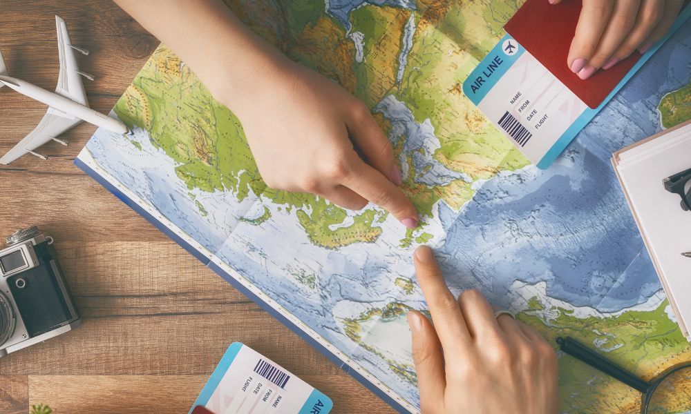 Inglês para viagem: frases essenciais para aeroportos, hotéis e restaurantes